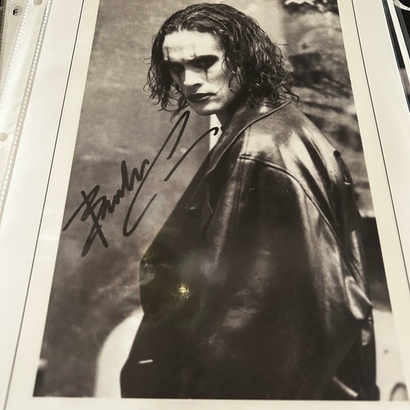 The crow signed (reprint digital signature) ✍🏼 - Picture 2 of 3